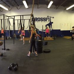 CrossFit Carol Stream - The ladies work hard... Every day!
