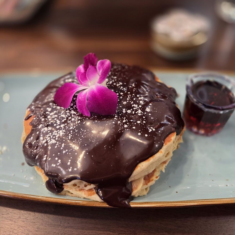 Golden Nest Pancakes & Cafe Logo