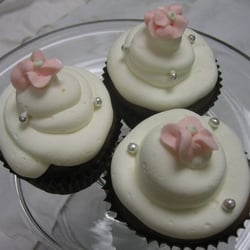Maggie and Molly's Bakery - Wedding cupcakes