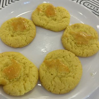 Yan Peninsula - Complimentary cookies- these were really good too! Addictive actually! - Seafood Near Me - Millbrae, California