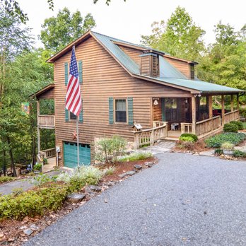 Little Bear Rentals - Hunker Down Creekfront - Vacation Rentals Near Me - Hiawassee, Georgia Little Bear Rentals - Hunker Down Creekfront - Vacation Rentals Near Me - Hiawassee, Georgia