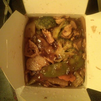 Pine Garden Restaurant - Broccoli chicken - Chinese Near Me - Lorain, Ohio