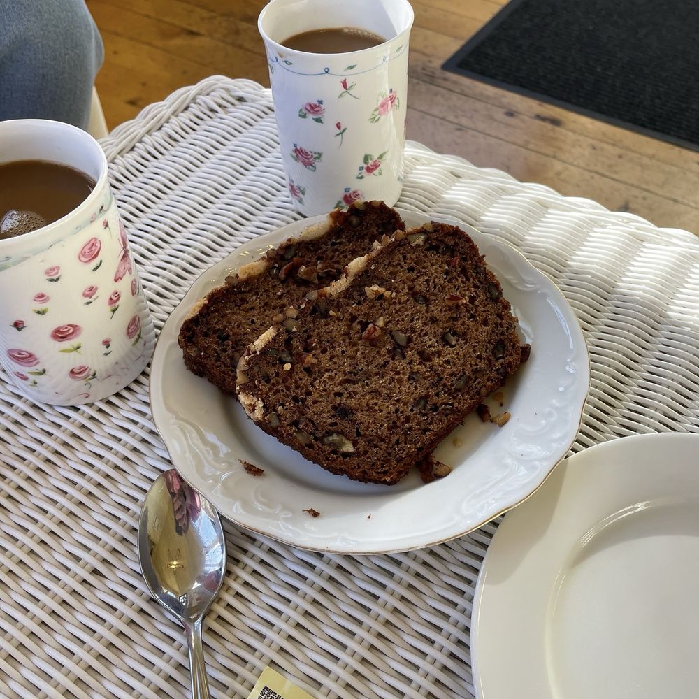 Bedham Hall - Cake we had - Hotels Near Me - Niagara Falls, Ontario