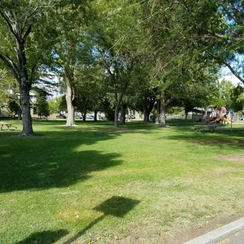 Bishop City Park - Lots of green. - Parks Near Me - Bishop, California Bishop City Park - Lots of green. - Parks Near Me - Bishop, California
