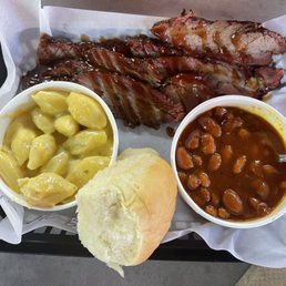 TriTip, macaroni and cheese, baked beans TriTip, macaroni and cheese, baked beans