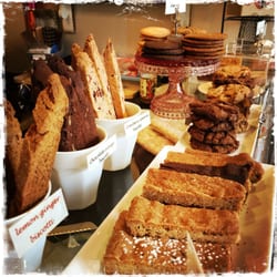 Bread & Cocoa - Biscottis, cookies, lemon, chocolate, cranberry/orange pound cake ... Sooo yomi!