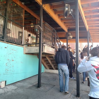 Franklin Barbecue - Almost time - Barbeque Near Me - Austin, Texas