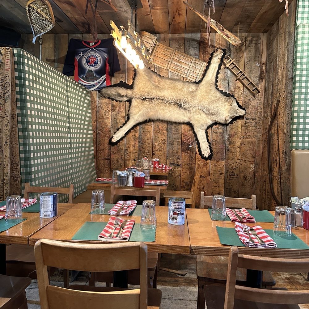 Au Petit Chalet - Breakfast & Brunch Near Me - Quebec City, Quebec