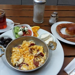 merkez simit evi - Turkish breakfast - eggs with sausage