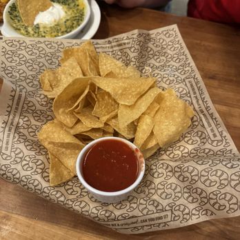 Cheddar's Scratch Kitchen - Chips and salsa - Comfort Food Near Me - Brooksville, Florida