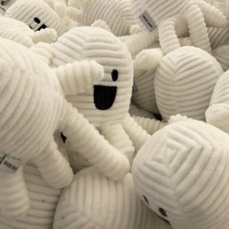 a large pile of white knots a large pile of white knots