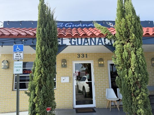 El Guanaco Taqueria Y Antojitos by null