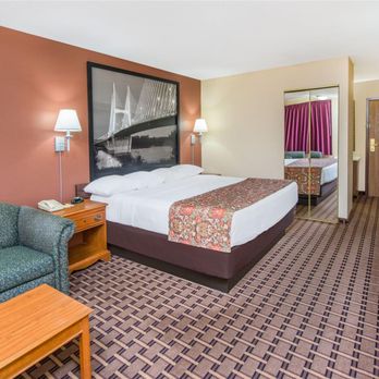 Super 8 by Wyndham Charleston MO - Guest room - Hotels Near Me - Charleston, Missouri Super 8 by Wyndham Charleston MO - Guest room - Hotels Near Me - Charleston, Missouri