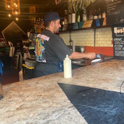 Hostil Burger - The chef and artist at work