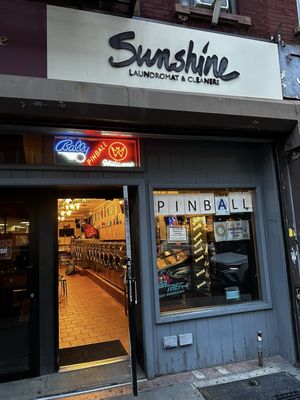 Sunshine Laundromat by null