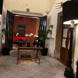 Casa de los Olivos - View from the courtyard to the street