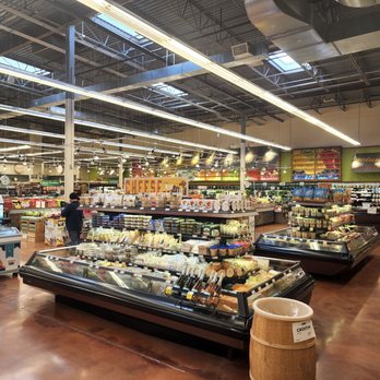 Fresh Thyme Market - a view of a grocery store - Farmers Market Near Me - Crystal Lake, Illinois