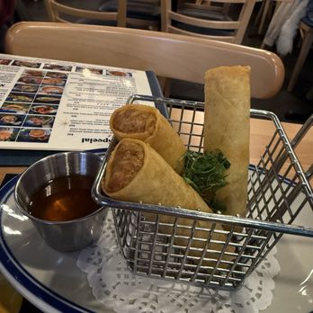 Dara - Vegetable spring rolls - Thai Near Me - Philadelphia, Pennsylvania
