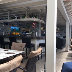 Vinicius - Bar area in Vinicius! Great service and excellent waiters.