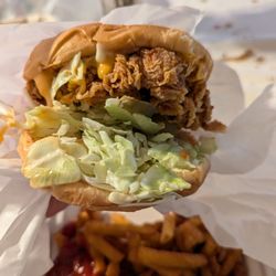 Royal Kabob & Falafel - Zinger burger (fried chicken)