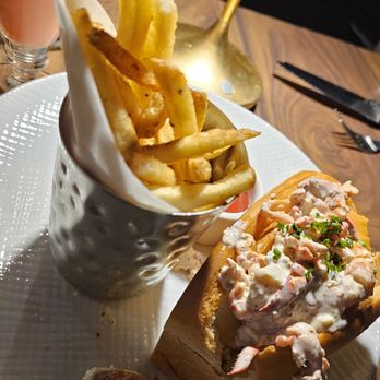 The Amalfi Llama - Lobster roll - Italian Near Me - San Diego, California