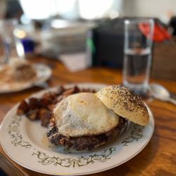 Farmacy - Burger with egg and onion jam