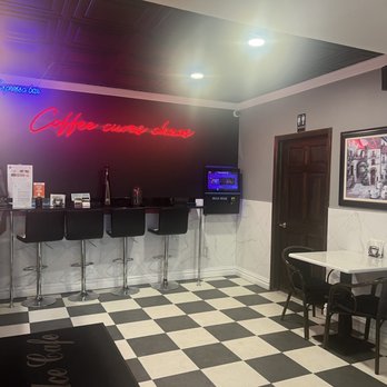 Dolce Cafe - Seating area - Coffee & Tea Near Me - Oceanside, New York