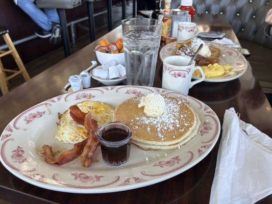 Henri's Cafe by null