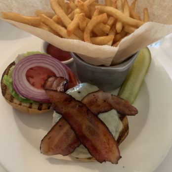 L'Escale - L'escale Bacon Cheeseburger with Cheddar cheese - French Near Me - Greenwich, Connecticut
