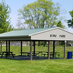 King Park - Shelter with King Park and tables