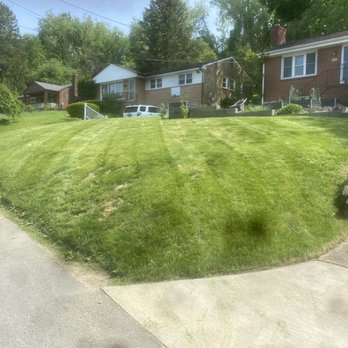 Uz Guyz Landscaping - a lawn in front of a house - Lawn Services Near Me Uz Guyz Landscaping - a lawn in front of a house - Lawn Services Near Me