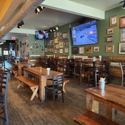 Crafty Cow - Burgers & Fried Chicken - Interior seating