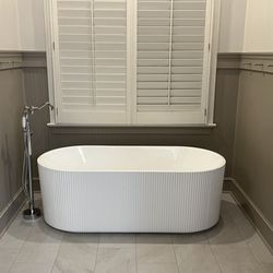 WoodBridge - The replacement tub arrived and is installed and I'm In love!!! It is gorgeous!