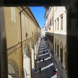 Corridoio Vasariano - View of street from Vasari Corridor window