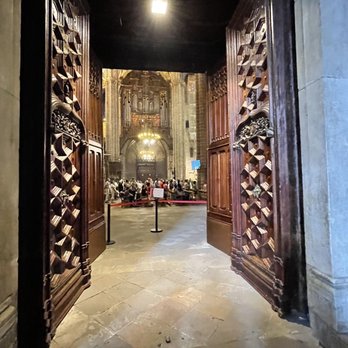 Catedral de Barcelona - Mass - Landmarks & Historical Buildings Near Me - Barcelona, B Catedral de Barcelona - Mass - Landmarks & Historical Buildings Near Me - Barcelona, B