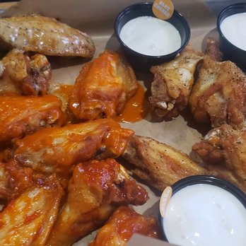 Buffalo Wild Wings - BOGO 12PC TRADITIONAL WINGS - Sports Bars Near Me - Henderson, Nevada