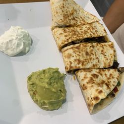 Tacos y Antojitos Emmanuel - Quesadilla