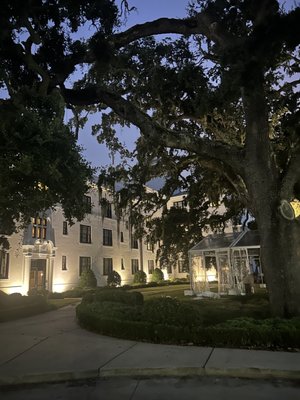 The White House Hotel by null