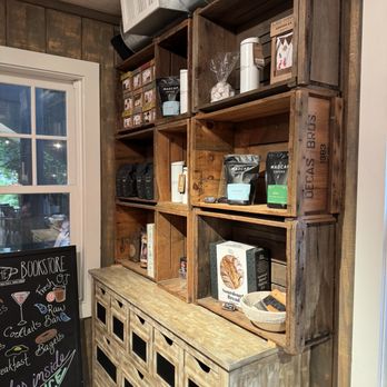 Behind The Bookstore - Coffee & Tea Near Me - Edgartown, Massachusetts
