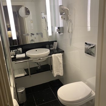 Ambassade Hotel - Bathroom - Hotels Near Me - Amsterdam, New Hampshire Ambassade Hotel - Bathroom - Hotels Near Me - Amsterdam, New Hampshire