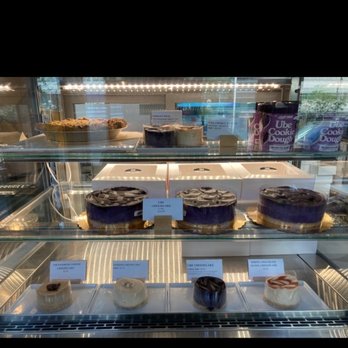 Hood Famous - Cheesecake display! YUM! - Cafes Near Me - Seattle, Washington Hood Famous - Cheesecake display! YUM! - Cafes Near Me - Seattle, Washington