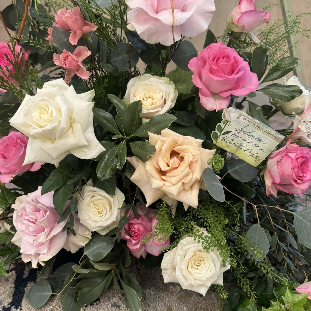 Blumen Luneas - Floral Designers Near Me Blumen Luneas - Floral Designers Near Me