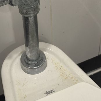 EōS Fitness - Dirty Toilet and it's 6 AM - Gyms Near Me - Oxnard, California EōS Fitness - Dirty Toilet and it's 6 AM - Gyms Near Me - Oxnard, California