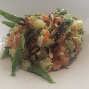 La Brochette - Ensalada de salmón parecida a un tartar con cítricos - Mediterranean Near Me - Barcelona, B