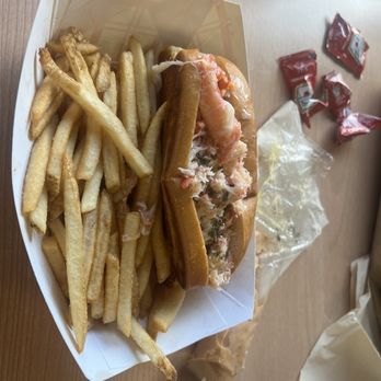 Angie's Lobster - Warm snow crab roll - Seafood Near Me - Tempe, Arizona Angie's Lobster - Warm snow crab roll - Seafood Near Me - Tempe, Arizona