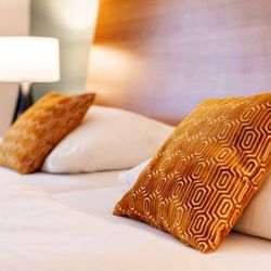 Parkhotel Maximilian - details bed
