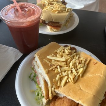 El Palacio De Los Jugos - Filete De Pescado Sandwich - Cuban Near Me - Miami, Florida El Palacio De Los Jugos - Filete De Pescado Sandwich - Cuban Near Me - Miami, Florida