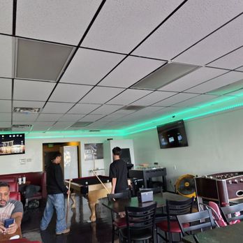 Zane’s Pizza and Ice Cream - Dining area - Chicken Wings Near Me - Phoenix, Arizona Zane’s Pizza and Ice Cream - Dining area - Chicken Wings Near Me - Phoenix, Arizona