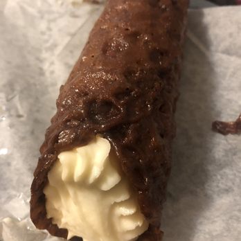 Bova's Bakery - Florentine Shell Ricotta cannoli - Bakeries Near Me - Boston, Massachusetts