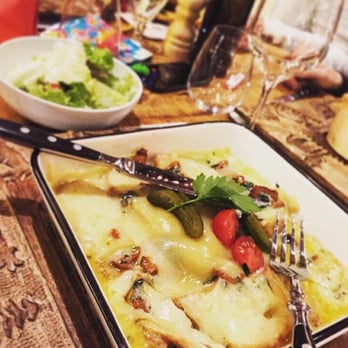 Tradiswiss Café - La croûte : pain au vin blanc, fromage, champignons  Indescriptiblement bon et le meilleur plat de la carte - Fondue Near Me - Nice, 06